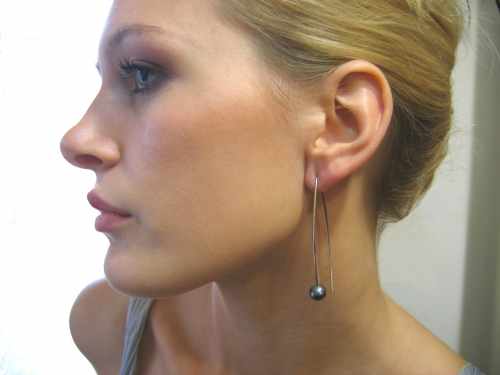 Lisa Black Pearl Earring