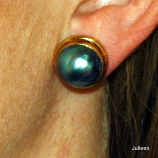 Gold Pearl Earing Blue Mabe
