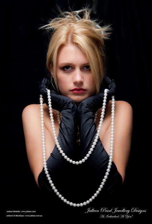modelling long pearl necklace