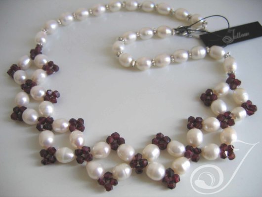 Cranberry Lace Pearl Necklace VO027-06